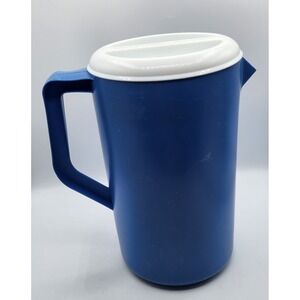 Rubbermaid Plastic One Gallon Pitcher Blue #2716 White Lid #2720 Vintage Retro